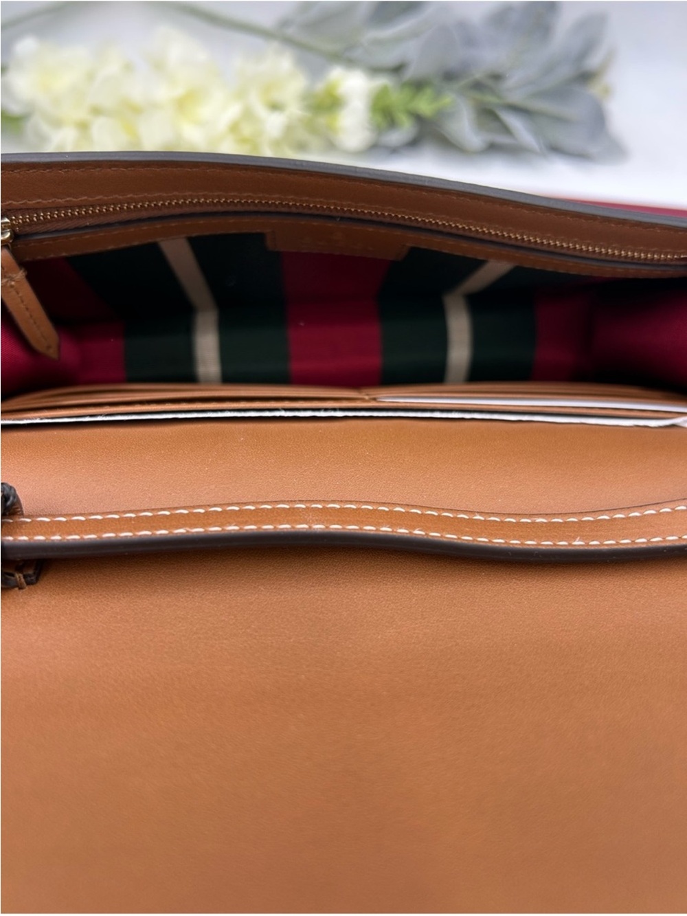 Women's Gucci Beige GG Supreme Crossbody wallet in a strap . NWT - Picture 15 of 15